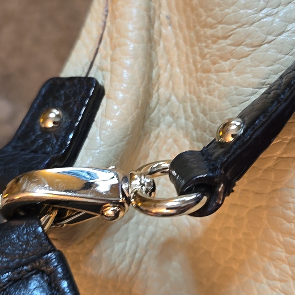 Black and Cream Leather Bag - Picture 9 of 17